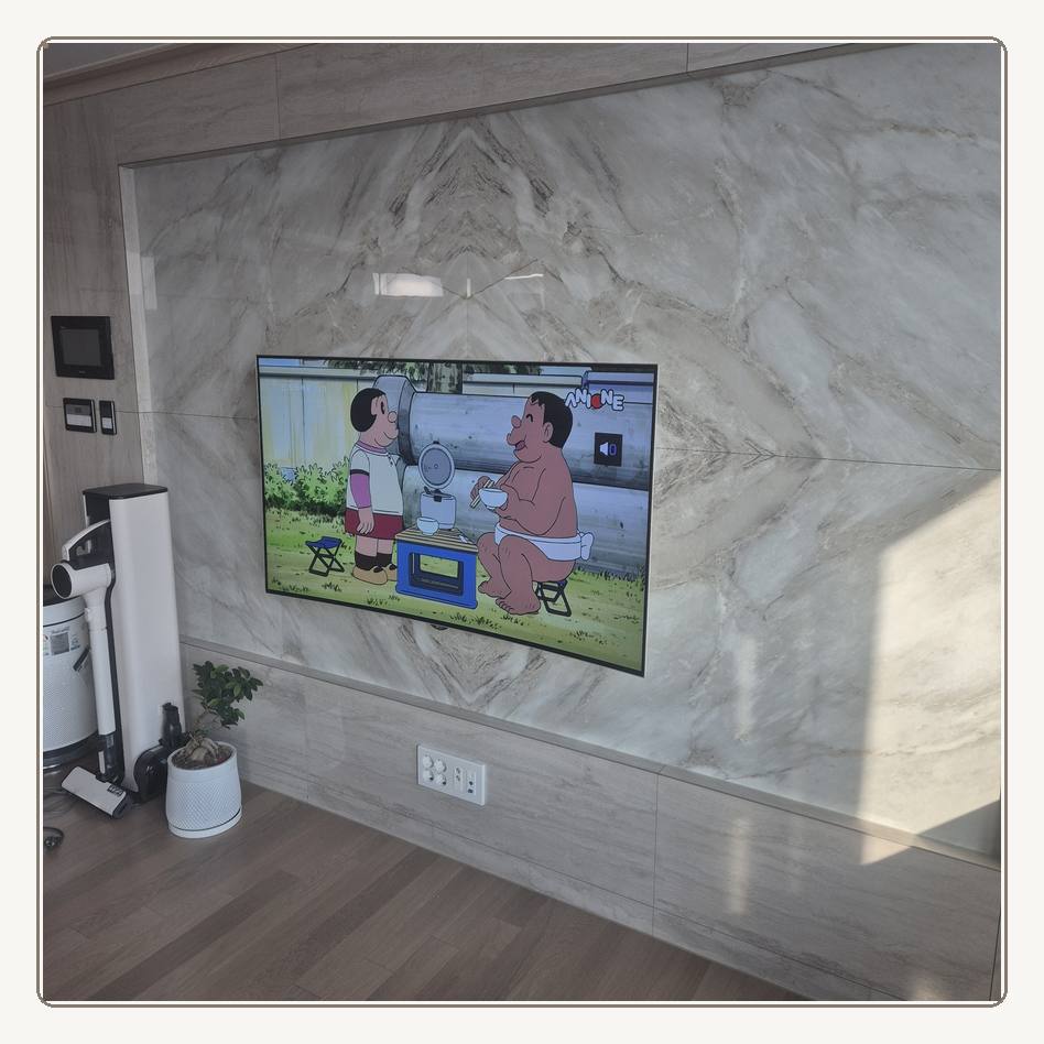 루원시티 벽걸이TV